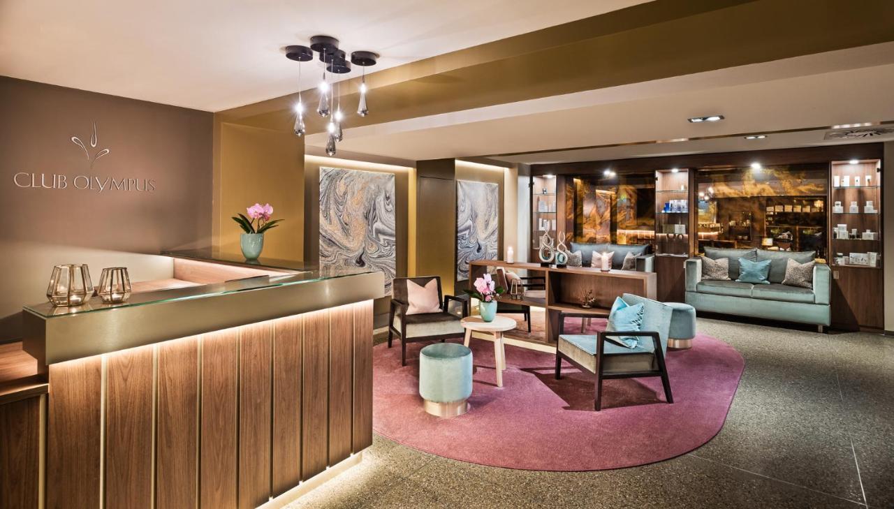 Conrad Hamburg Hotel Exterior photo The lobby of the hotel