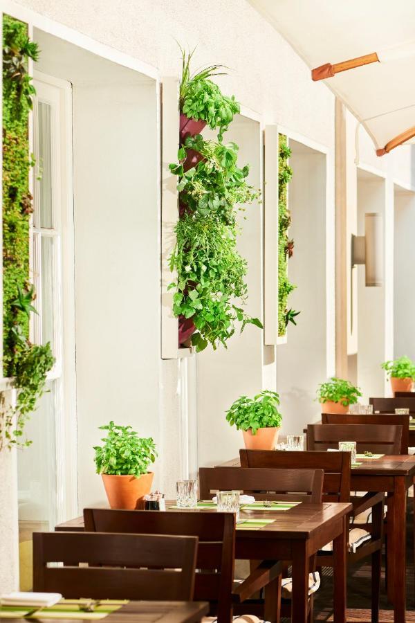Conrad Hamburg Hotel Exterior photo A living wall in a home
