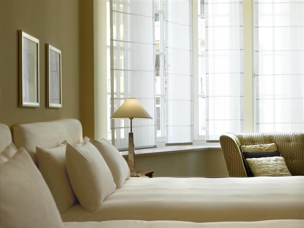 Conrad Hamburg Hotel Exterior photo A room at the hotel