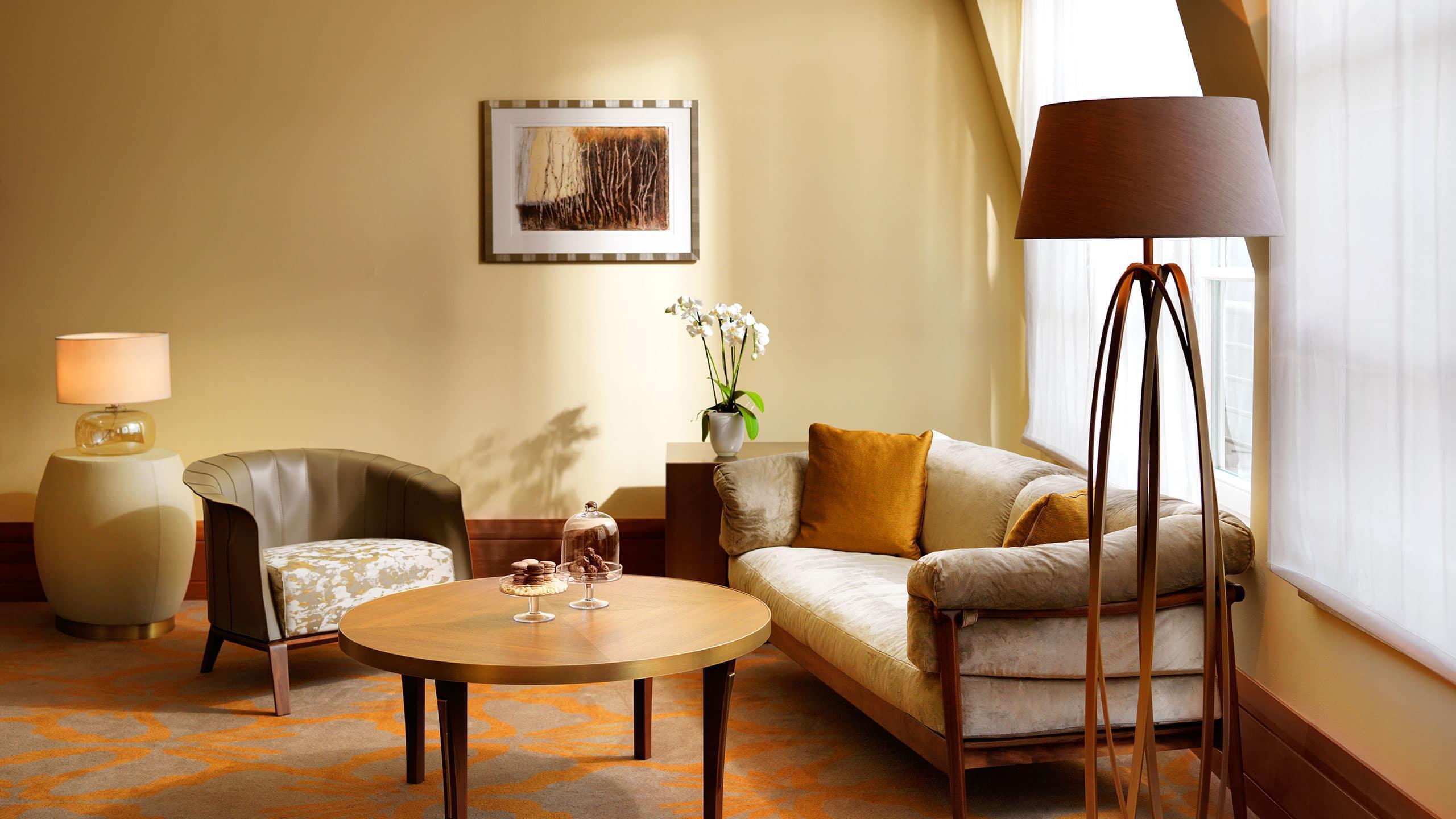 Conrad Hamburg Hotel Exterior photo A living room