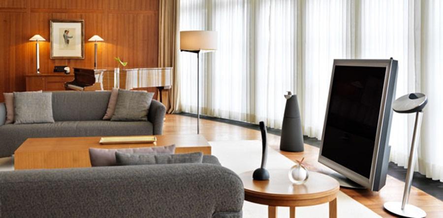 Conrad Hamburg Hotel Exterior photo Bowers & Wilkins Zeppelin