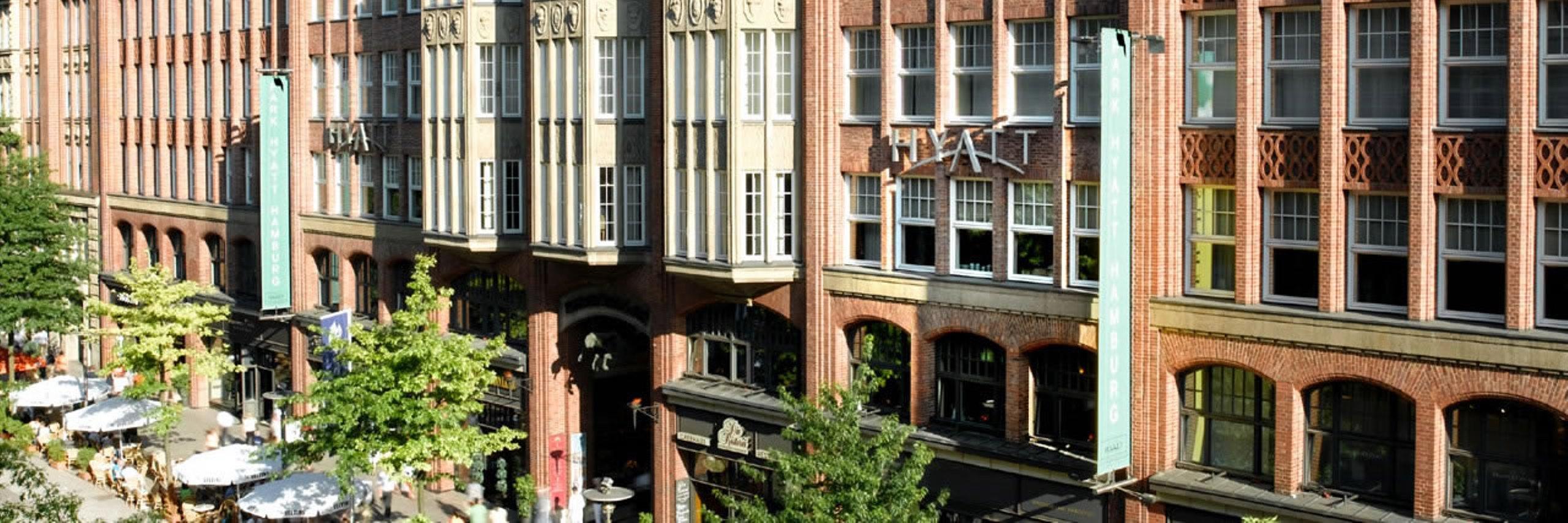 Conrad Hamburg Hotel Exterior photo The former department store, now a hotel