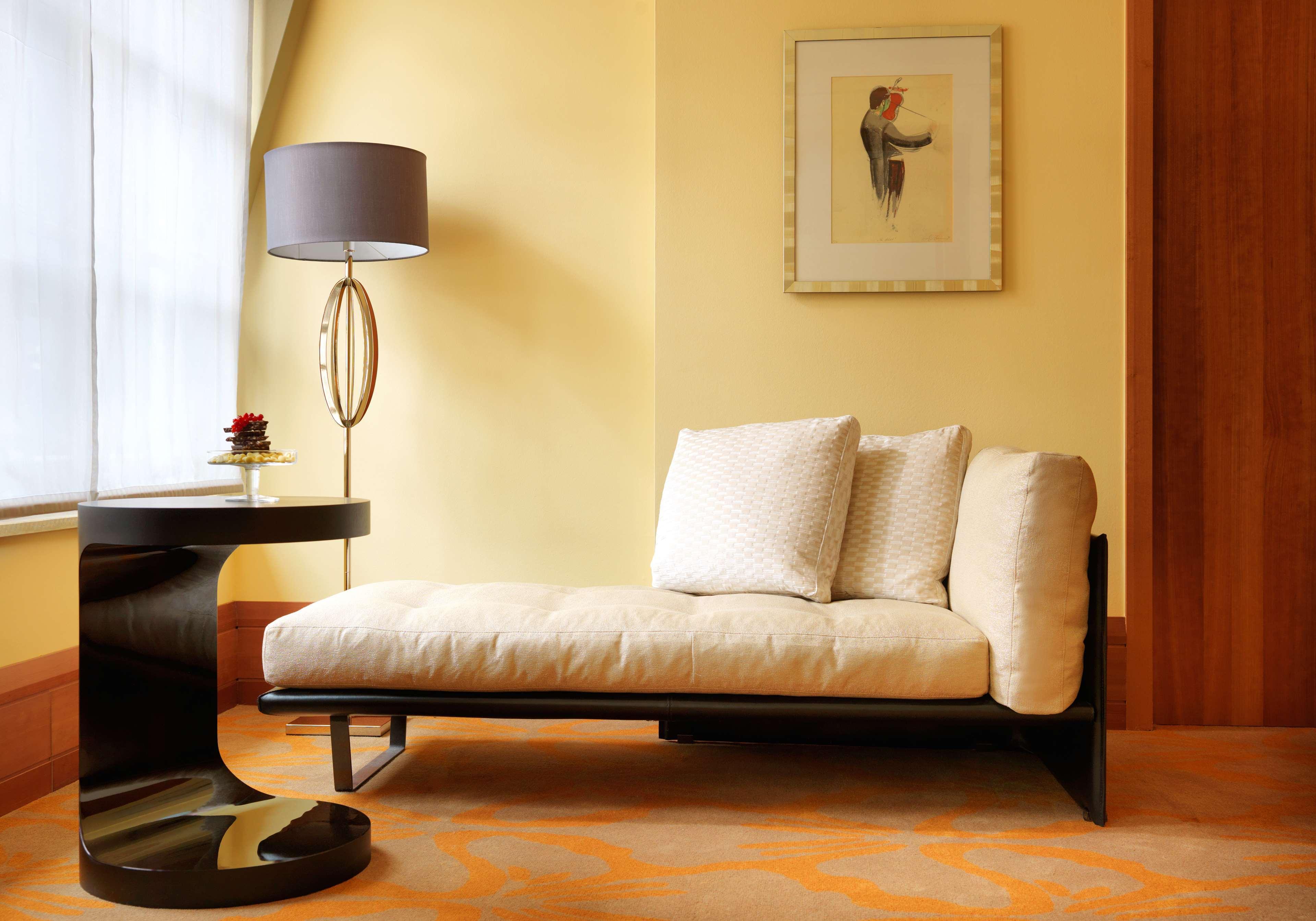 Conrad Hamburg Hotel Exterior photo A daybed