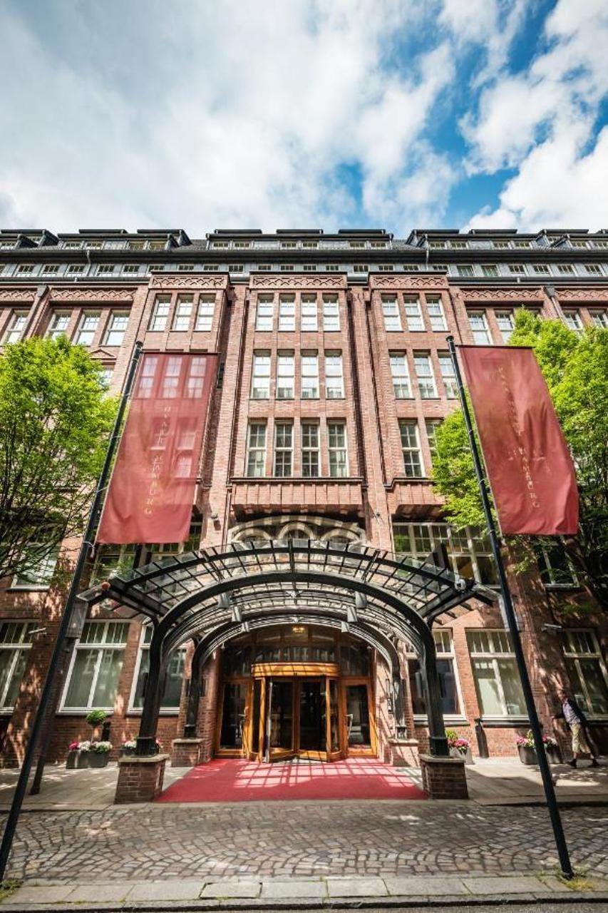Conrad Hamburg Hotel Exterior photo The main entrance of the University of Applied Sciences